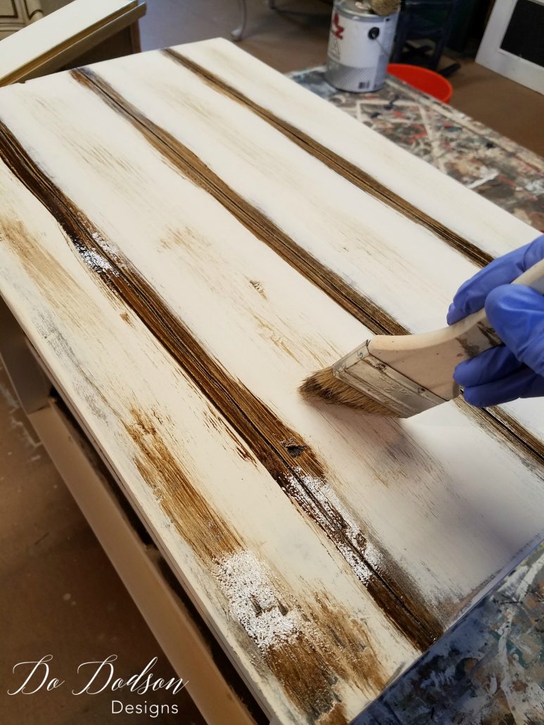 Glazing the faux plank table top / Dixie Nightstand / Painted Furniture Makeover