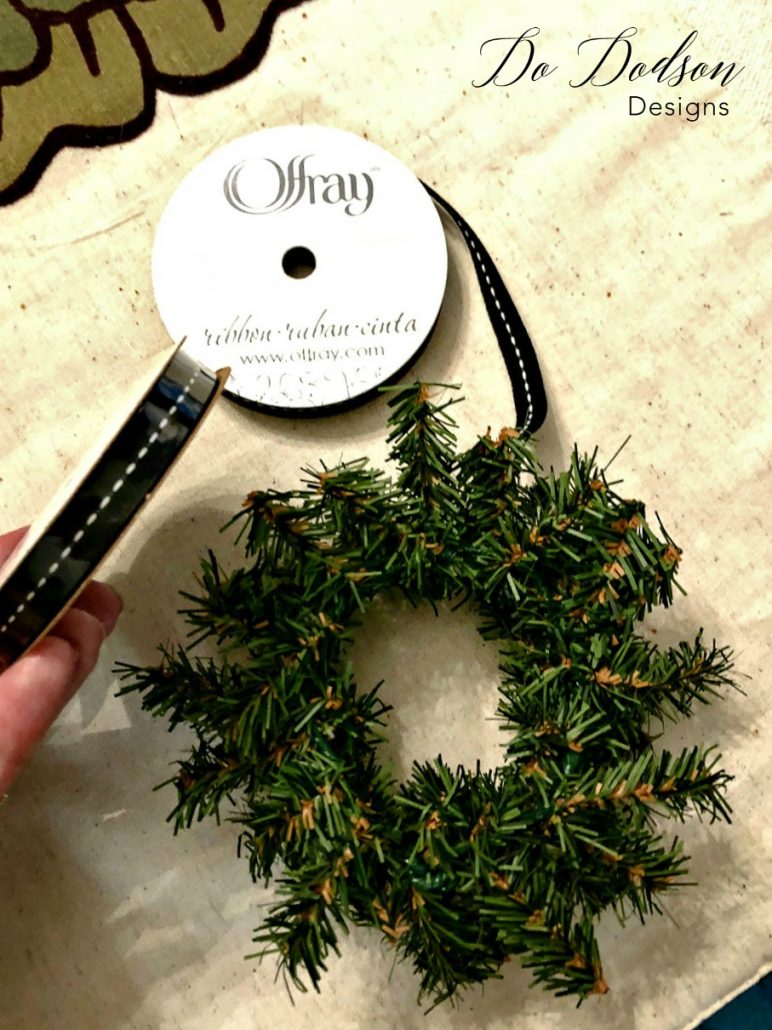 Mini Wreaths for holiday kitchens.