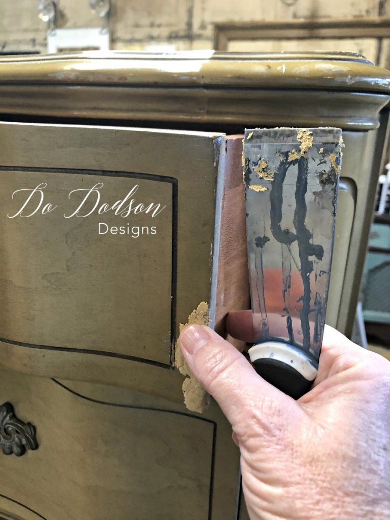 I use my finger to make sure the wood filler is in good contact with the damaged area. #dododsondesigns #woodfiller #furniturerepair