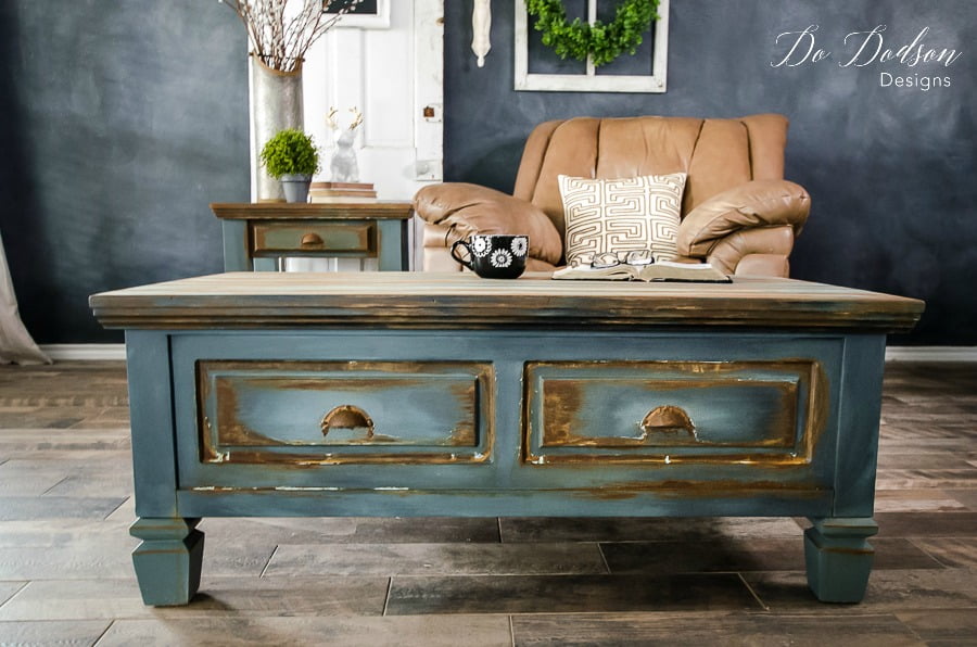 Man cave furniture that will make any man drool! Create this amazing DIY effect with rust paint. 