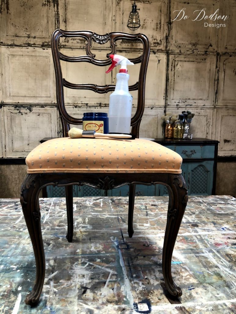 Look what painting fabric did for this chair! #dodsondesigns #paintingfabric #fabricpaint #paintedchair #paintedfurniture 