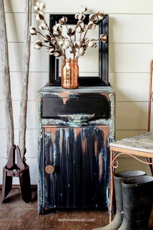 Because we all need that one over the top creative piece that we're proud of. Patina paint with caviar chalk mineral paint. 
