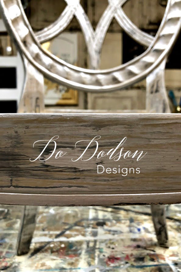 How I Painted A Metallic Finish With A Putty Knife on a chair... you gotta see this! #dododsondesigns #metallicfinish #metallicpaint #paintedfurniture#furnituremakeover #refurbishedfurniture
