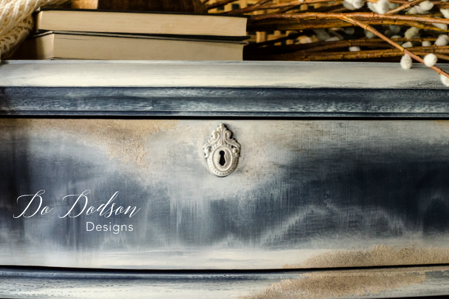 How To Create A Seamless Texture Look On Your Furniture #dododsondesigns #textured #texturepainting #paintedfurniture #furnituremakeover #furnitureartist