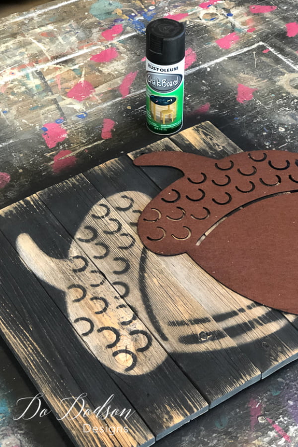 Using a Dollar Tree Fall decor place-mat was perfect item for creating this shadowing effect on my pallet wood sign. So cool!
